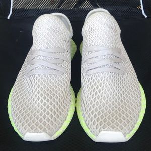 Women’s Adidas Deerupts size 6.5